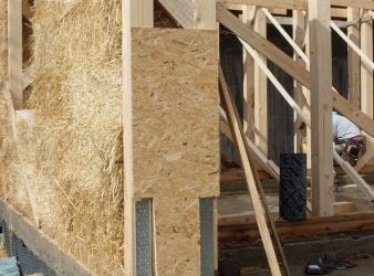 La casa di paglia alle pendici dell’Etna